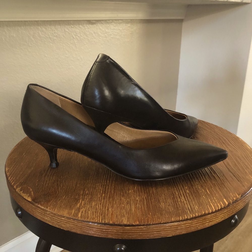 Vionic Kitten heel black dress pump